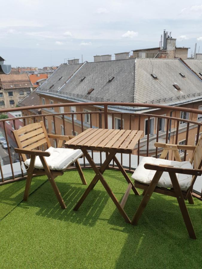 Modern Top Floor Loft With Balcony Будапеща Екстериор снимка