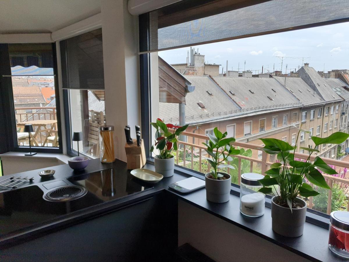 Modern Top Floor Loft With Balcony Будапеща Екстериор снимка