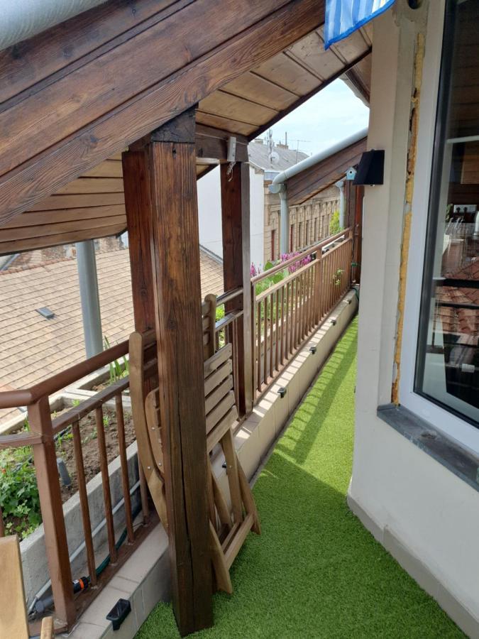 Modern Top Floor Loft With Balcony Будапеща Екстериор снимка