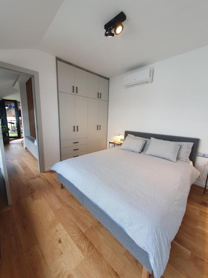 Modern Top Floor Loft With Balcony Будапеща Екстериор снимка